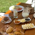 Pensjonat Joen Village 4*