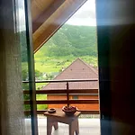 Joen Village 4* Librazhet