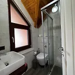 Pensjonat Joen Village 4*