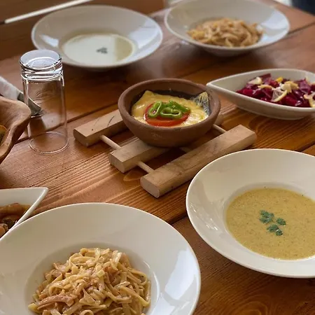 Joen Village 4* Librazhet