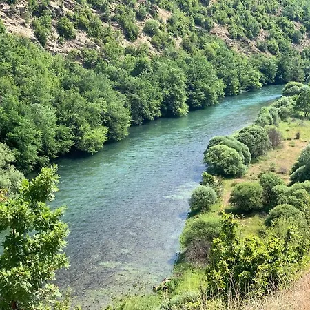 Joen Village 4* Librazhet