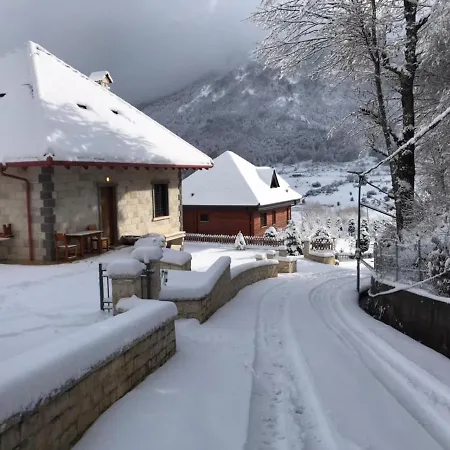 Joen Village 4* Librazhet