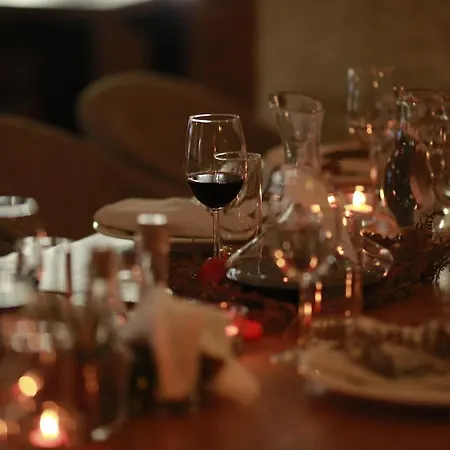 Joen Village 4* Librazhet