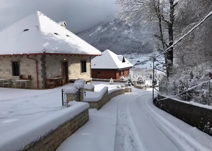 Joen Village 4* Librazhet