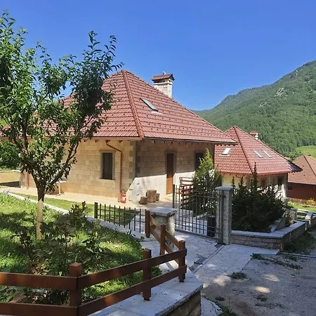 Joen Village 4* Librazhet