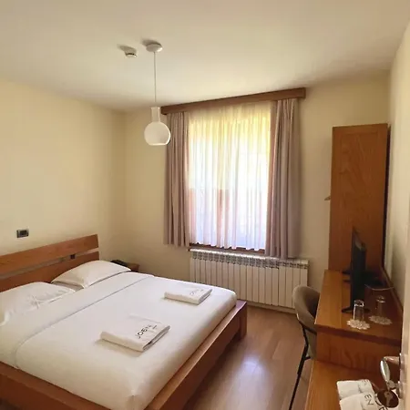 Joen Village 4* Librazhet
