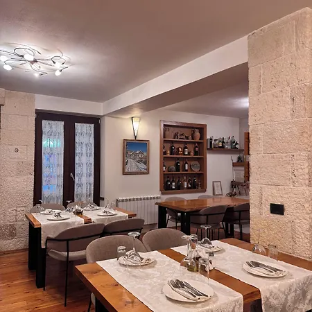 Joen Village 4* Librazhet