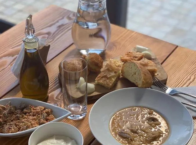 Joen Village 4* Librazhet