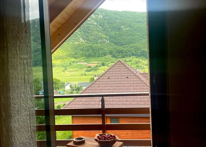 Joen Village 4* Librazhet