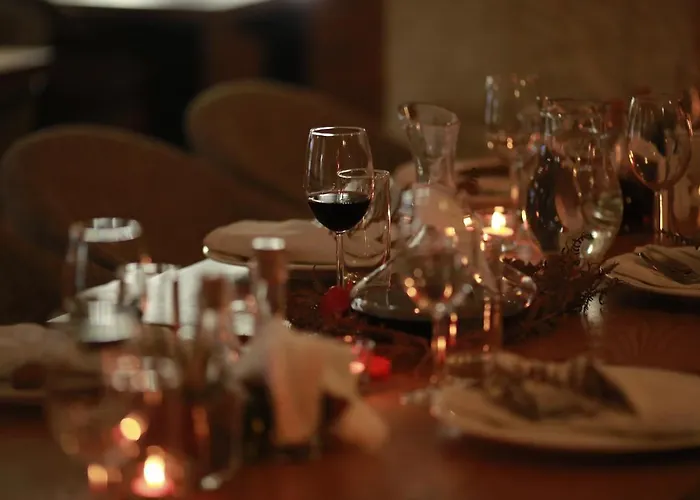 Joen Village 4* Librazhet